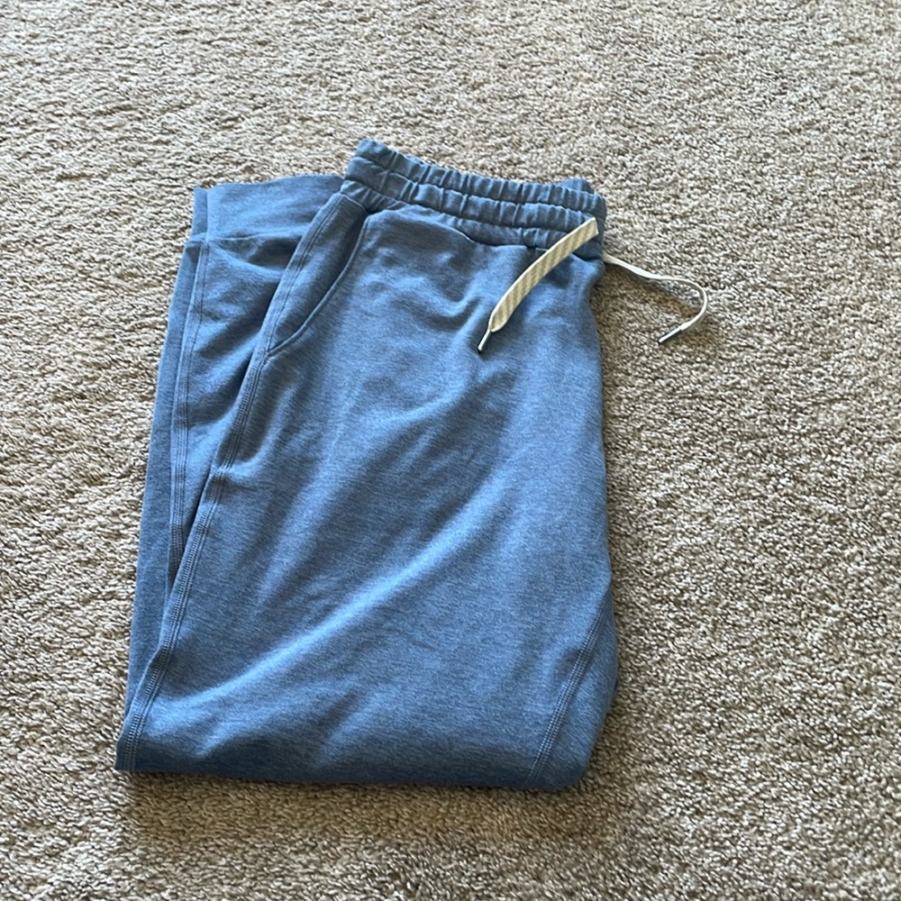 Vuori performance joggers
